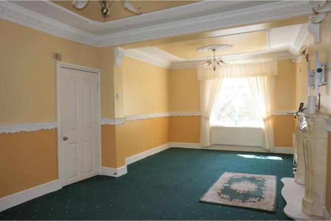 Lounge/Dining Room