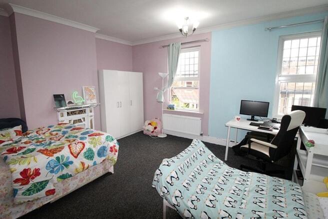 3 bed Terraced for sale Image 9