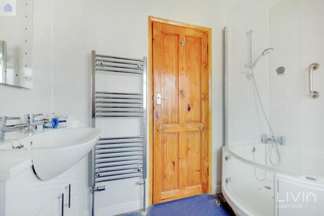 9_Bathroom 2-0