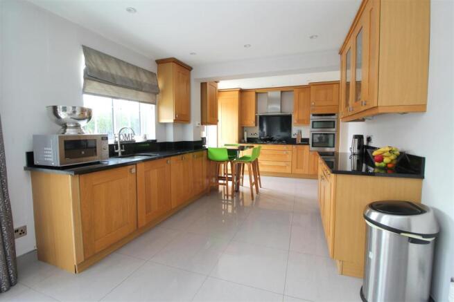 088 Charlotte Close - Kitchen - 2.JPG