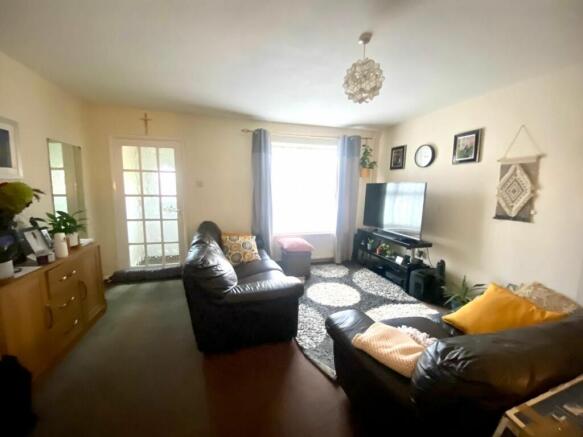 LOUNGE/DINING ROOM