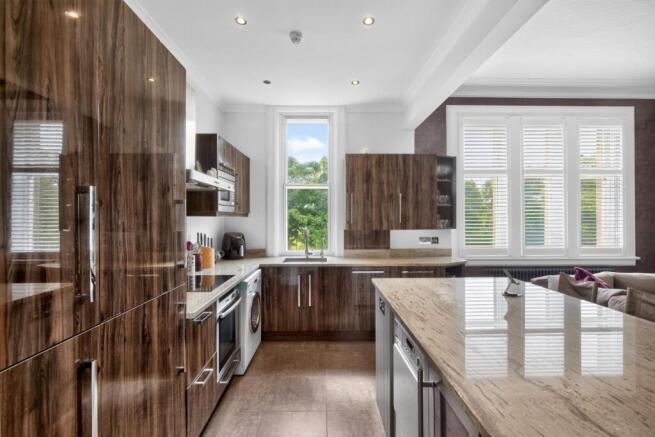 2 bed Apartment for sale Image 4