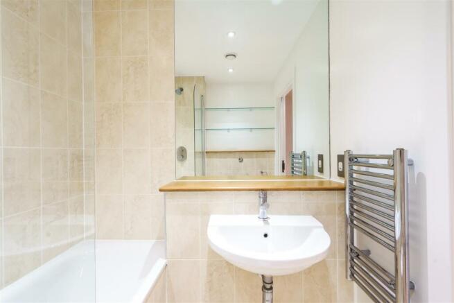 Apt U Redcliffe Bathroom -3.jpg