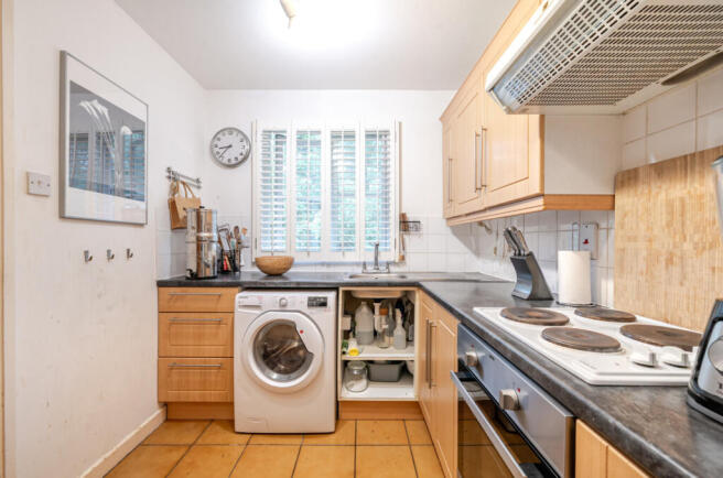 1370719-6-68f633c...