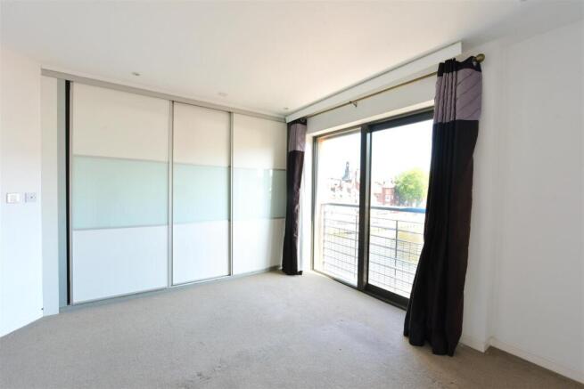 2 bed Apartment to rent Image 6