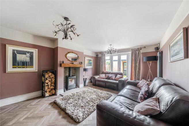 4 bed Detached for sale Image 3