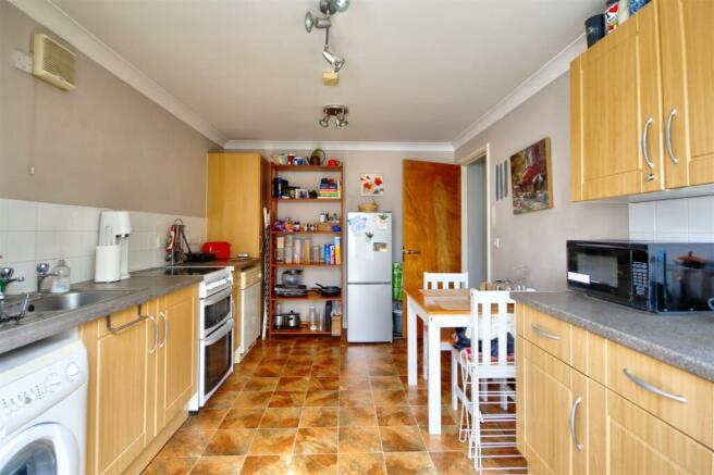 Kitchen 2.jpg
