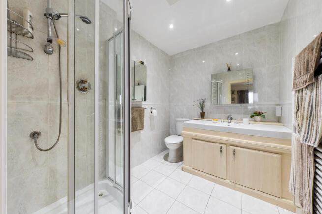 Master En-Suite