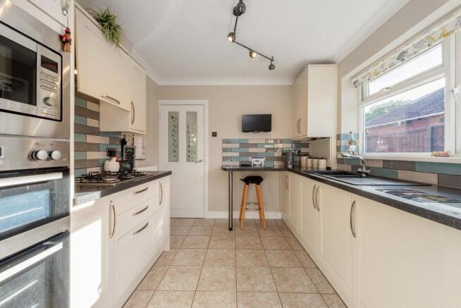 KITCHEN/BREAKFAST ROOM