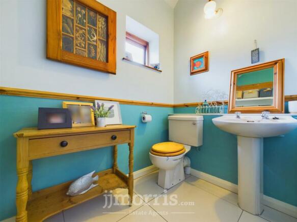 Cloakroom/WC