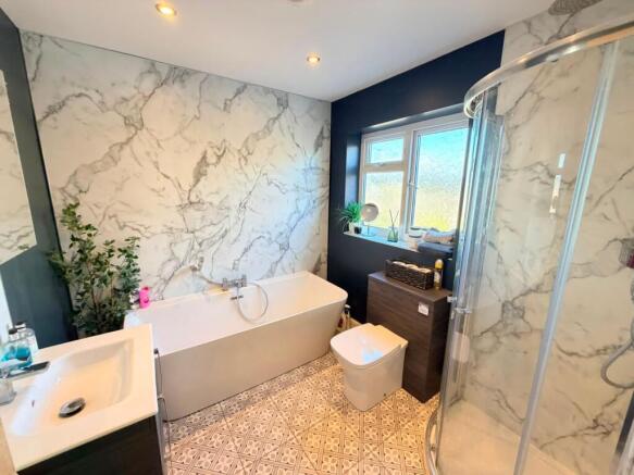 4 bed Semi-Detached for sale Image 8