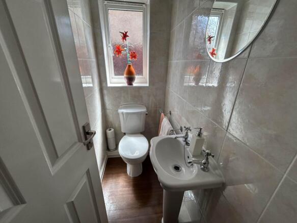 4 bed Detached for sale Image 5