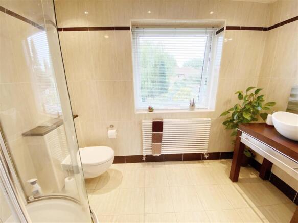 En-Suite pic 1.jpg