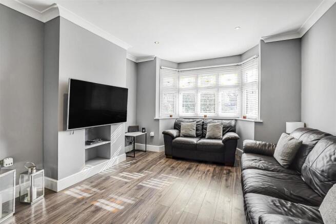 Lounge 1.jpg