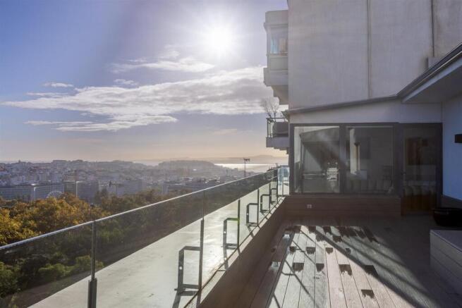 Three-bedroom apartment located in one of Lisbon¿s