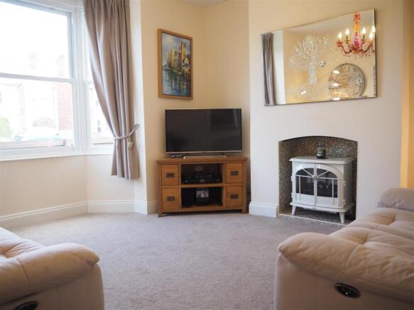 Bay Fronted Lounge 676