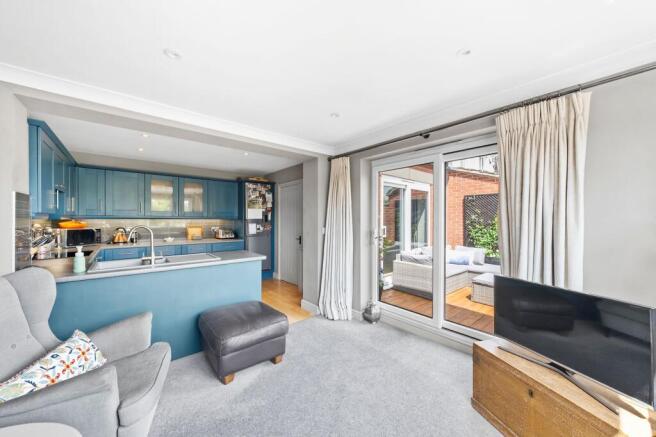 3 bed Terraced for sale Image 11