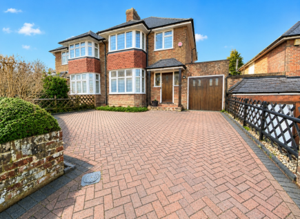 Knoll Rise, Luton, Bedfordshire, LU2 7JA