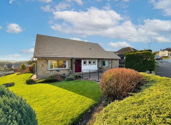3 bed Detached for sale in huddersfield