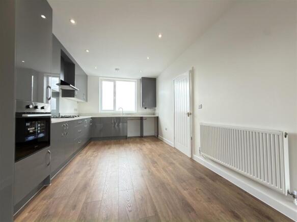 OPEN PLAN KITCHEN, DINING ROOM & LIVING AREA