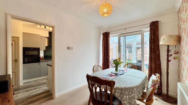 Aintree Close, Newbury, RG14 7TX photo 4