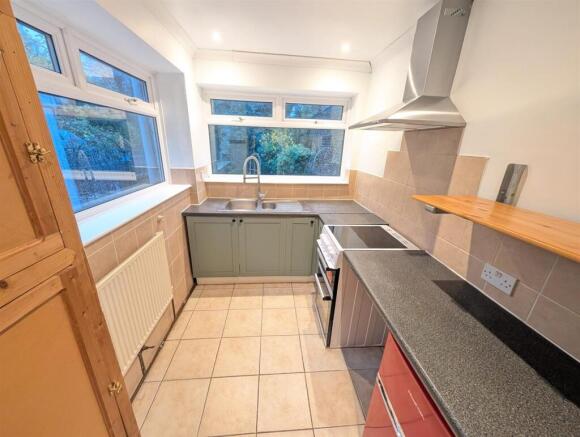 2 bed End of Terrace to rent Image 5