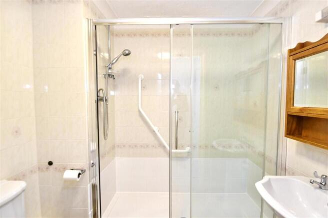 SHOWER ROOM/WC