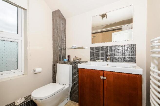 BATHROOM 2
