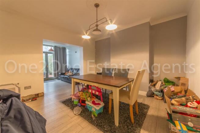 3 Buckingham Cres-3.jpg