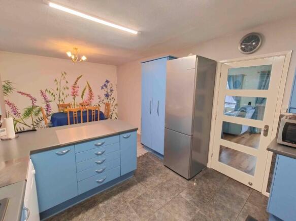 3 bed Semi-Detached for sale Image 10