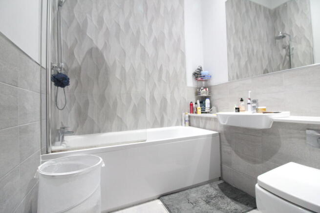 2 bed Apartment to rent Image 12