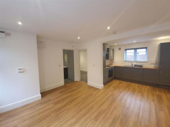Open Kitchen / living