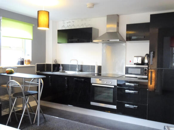 2 bed Town House to rent Image 4