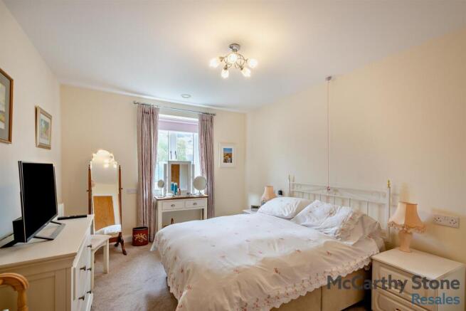 2 bed Apartment for sale Image 5