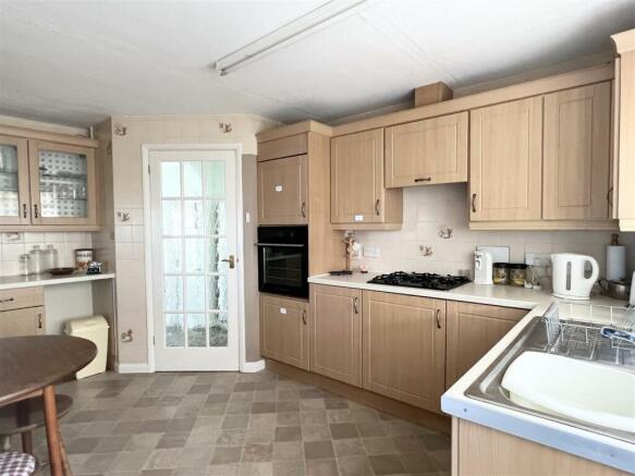 Kitchen: