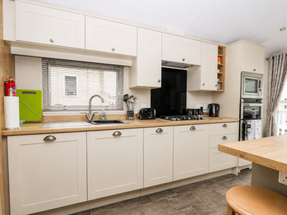 3 bed Park Home for sale Image 7