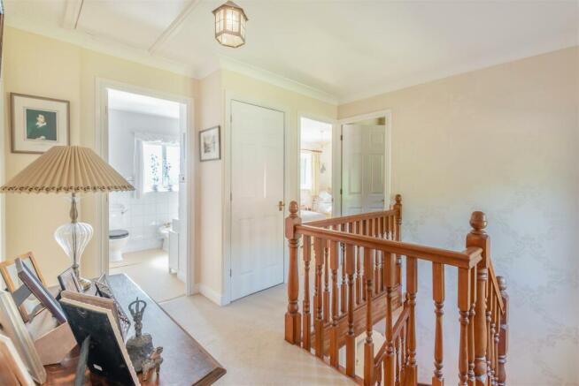 8555122-interior30v.jpg