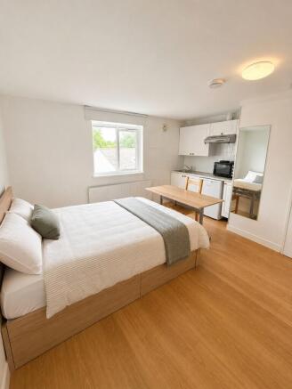 Modern Self-Contained Studio Flat with Roof Terra