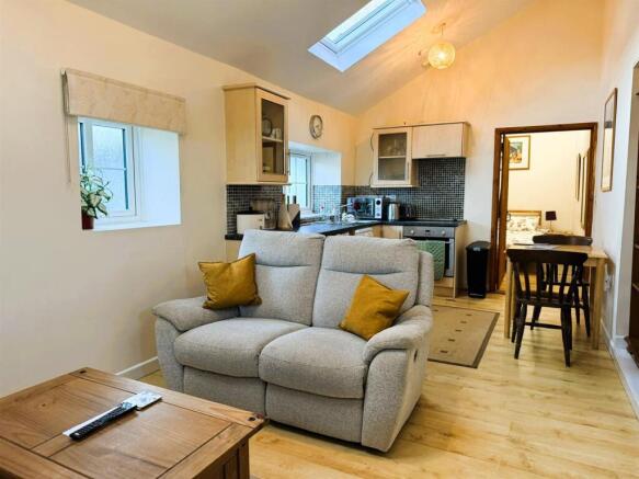 OPEN PLAN KITCHN LIVING SPACE