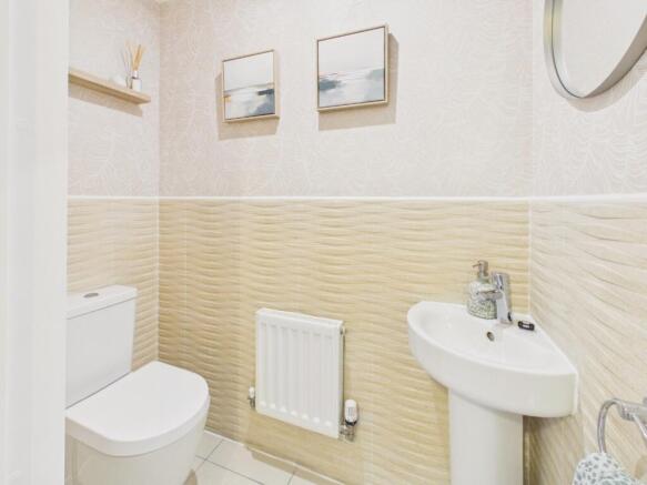6 bed Detached for sale Image 12