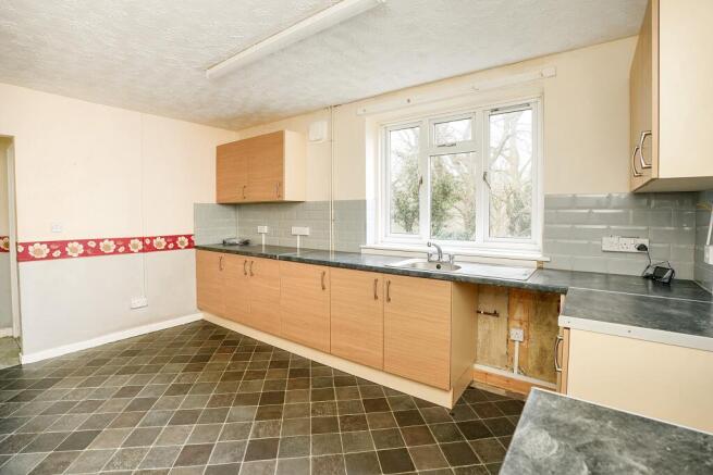 19 Eastfield, West Lavington, Devizes, SN10 4HW