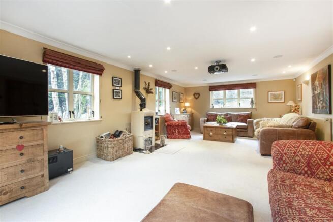 Living Room3.jpg