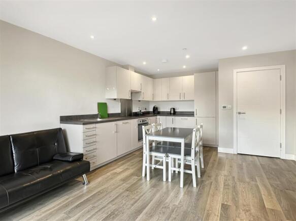 Living / Dining (2)