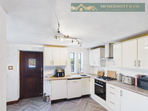 3 bed Semi-Detached for sale Image 11