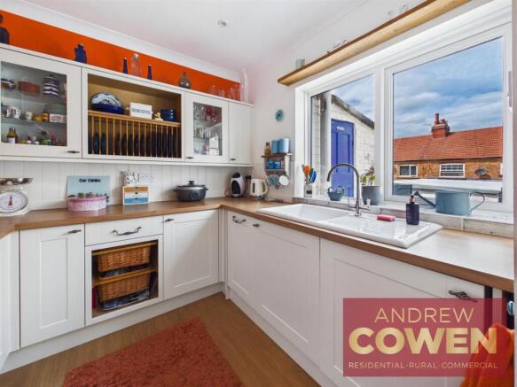 3 bed Terraced for sale Image 9