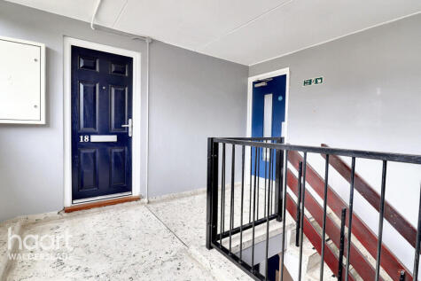 Swift Crescent, Chatham