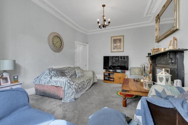 5 bed Town House for sale Image 5
