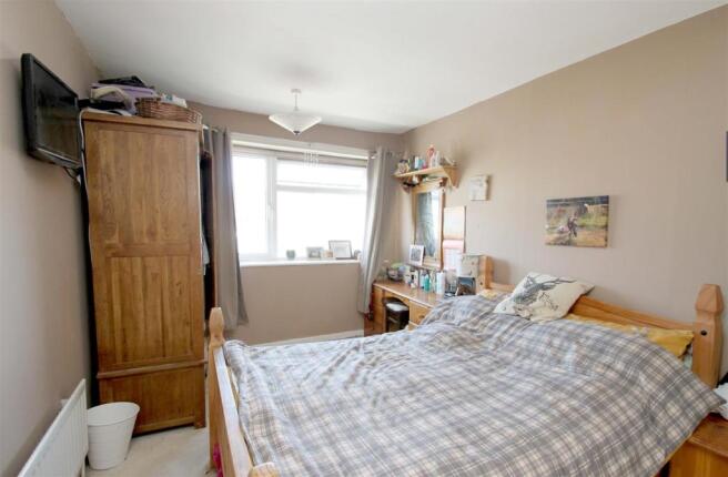 Bed1.jpg