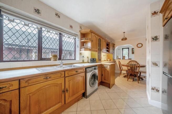 4 bed Detached for sale Image 4