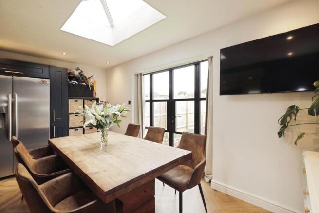 3 bed Semi-Detached for sale Image 7